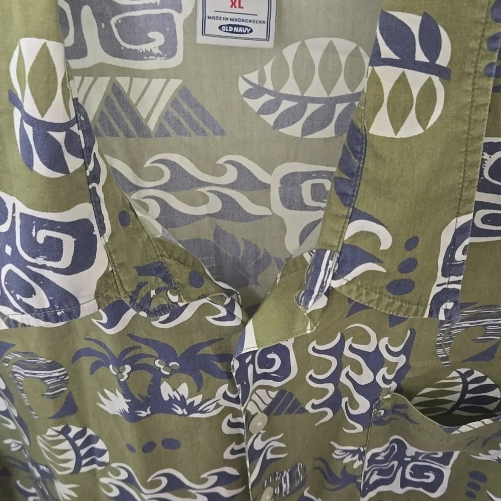 Old Navy Green and Blue Patterned Men's Shirt - Picture 5 of 9